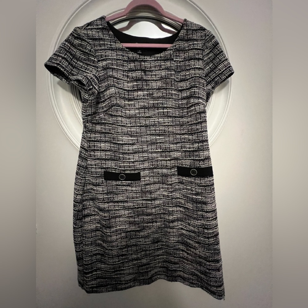 Super cute casual or business, heals or
Flats! Size 14